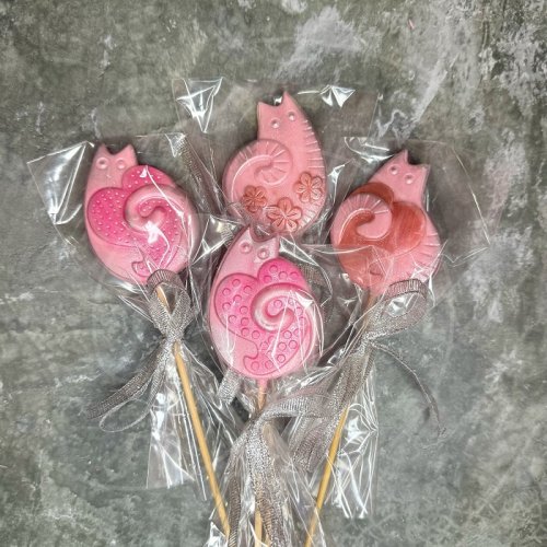 Фигурка из шоколадной глазури "Котики с сердечком" 